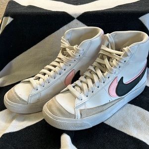 Kids Nike Blazer Mid ‘77 SE in size 4.5